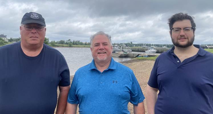 Gord Johns, NDP MP, meets with Thomas Burleigh and oyster fishers